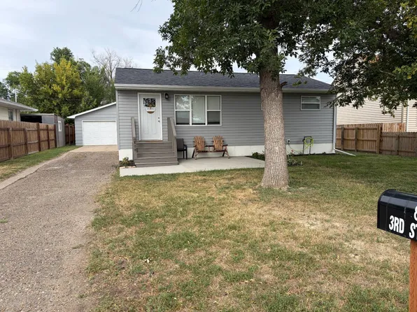 808 3rd St NE, Sidney, MT 59270