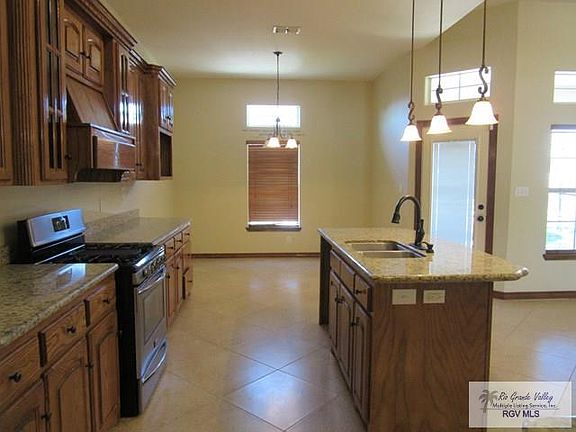 4th image of 2105 Stonegate Dr