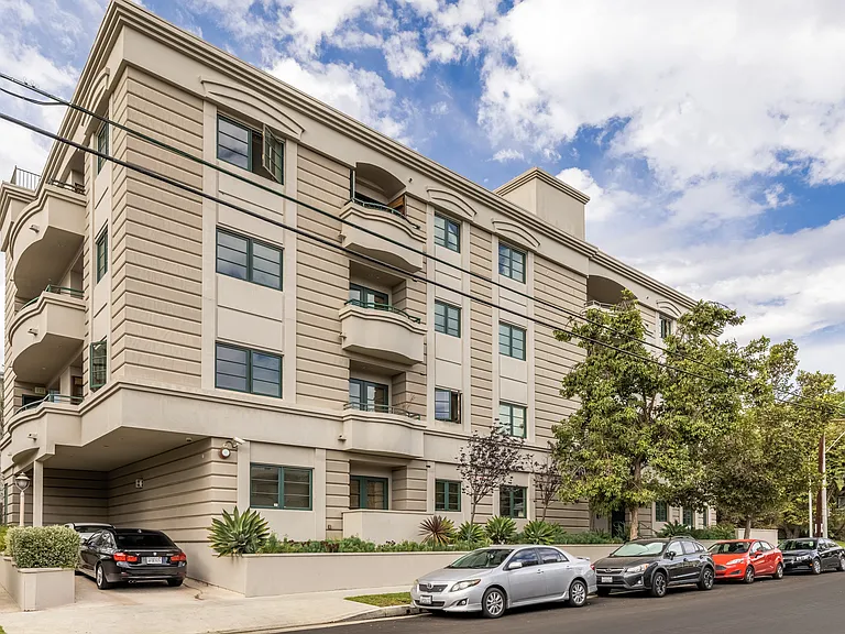 10707 W Missouri Ave #301 — Photo 21