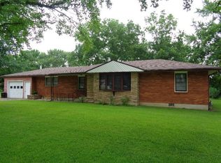 107 E Edwards Pl, Nevada, MO 64772