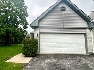 1478 Hazelwood Ct, Gurnee, IL 60031