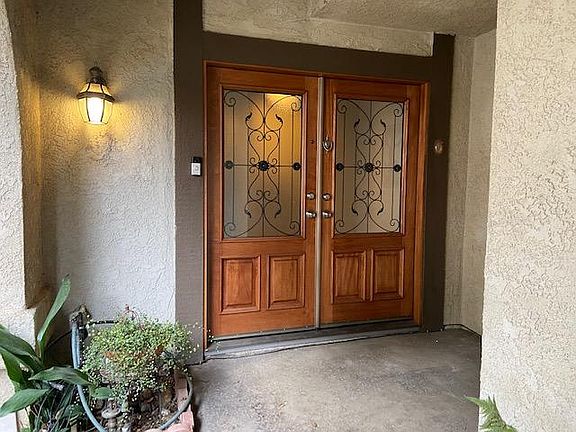 2nd image of 818 Stanislaus Cir