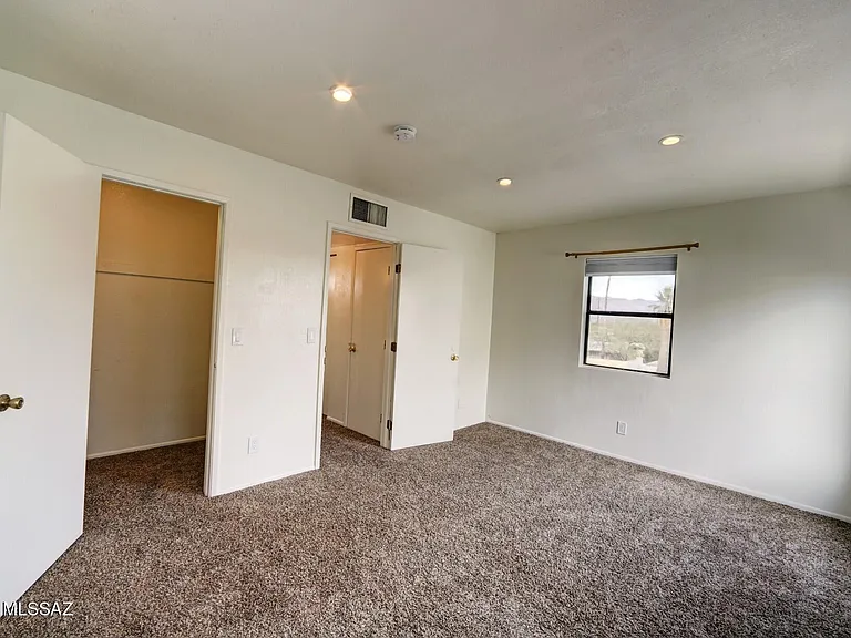 2190 N 1st Ave — Photo 13