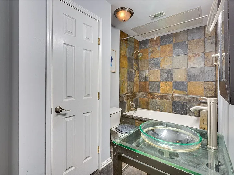 4104 N Hall St #102 — Photo 17