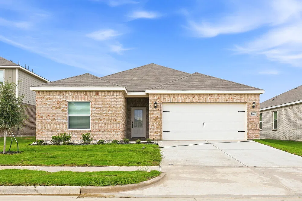 4 bed, 2.0 bath, 1705 sqft, $2,340 — Photo 1