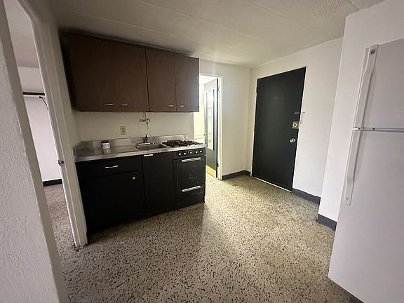 4th image of 2441 Holmes St #22