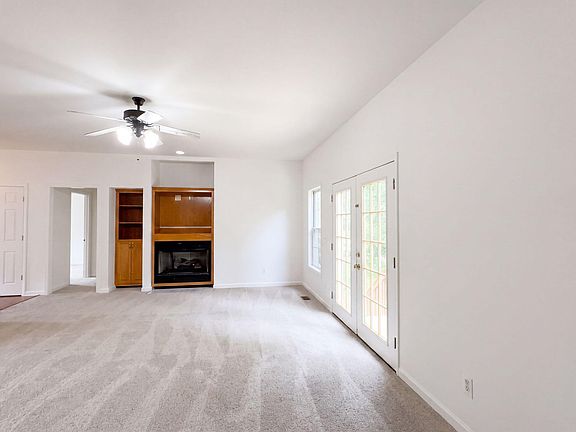 3rd image of 3073 Saratoga Dr