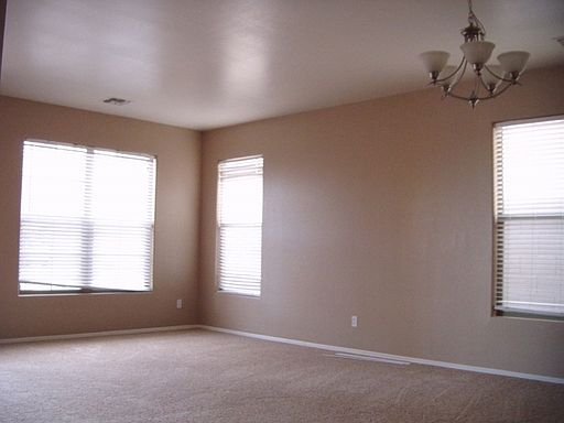 4th image of 6116 S 45th Gln