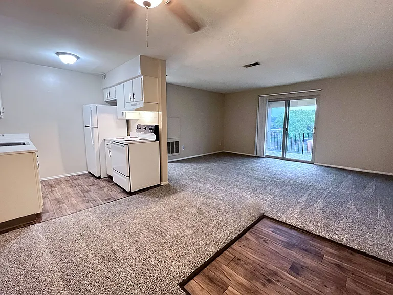 Crown Ridge Apartments — Photo 36