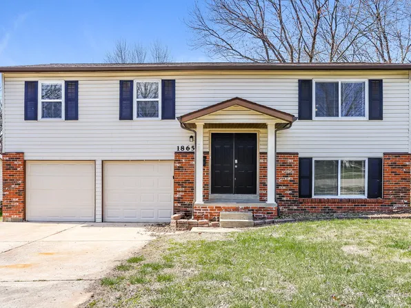 1865 Battlefield Dr, Florissant, MO 63031
