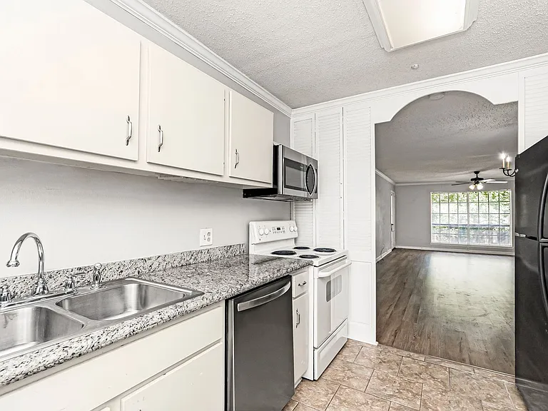 10426 Jefferson Hwy #H — Photo 2