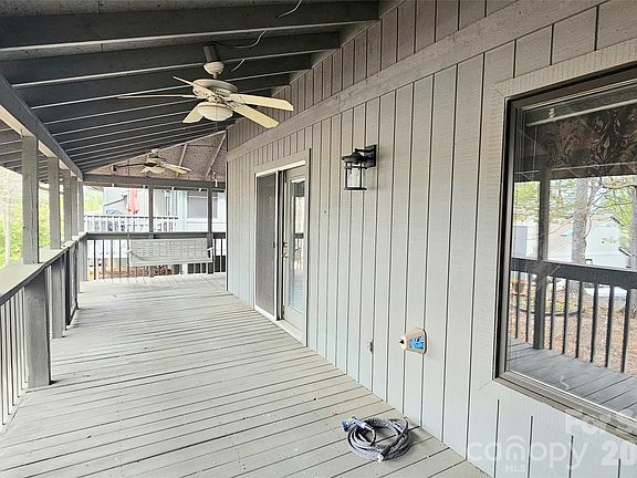 5th image of 703 Independence Trl