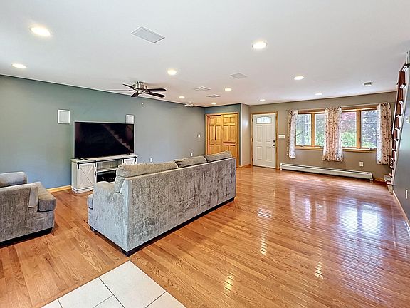 4th image of 27 Seneca Ave