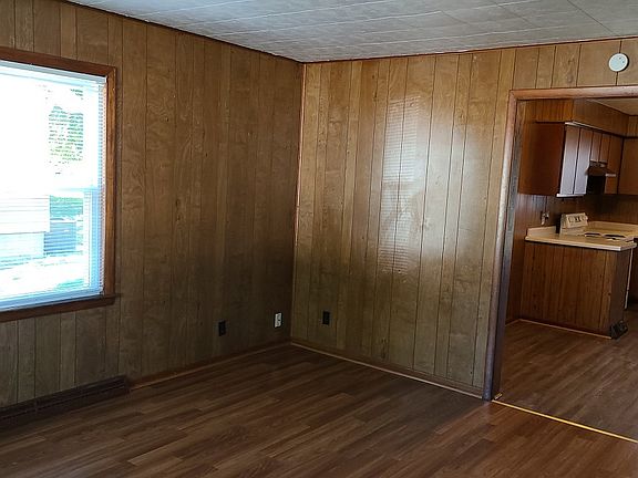4th image of 625 Lawn Dr