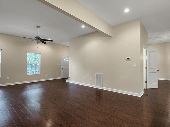 4th image of 419 Dixie Dr