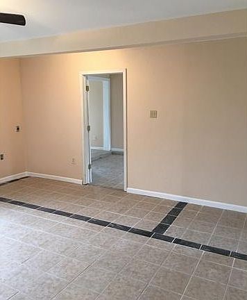 3rd image of 128 Jeanne Dr