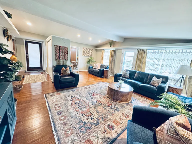 995 Woodlea St — Photo 8