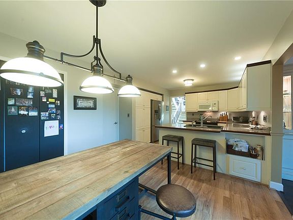 3rd image of 2128 Bordeaux St #35