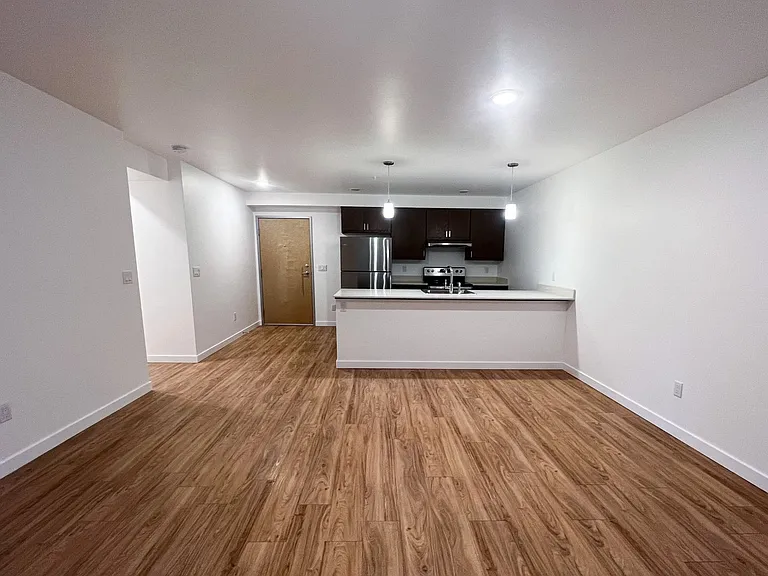 Leeward Apartments — Photo 42