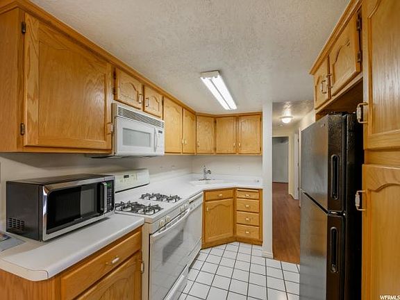 3rd image of 886 E Maple Crest Ct APT 12