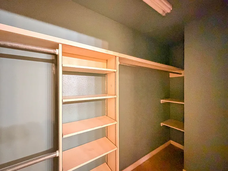 1113 S Vermont Ave — Photo 11
