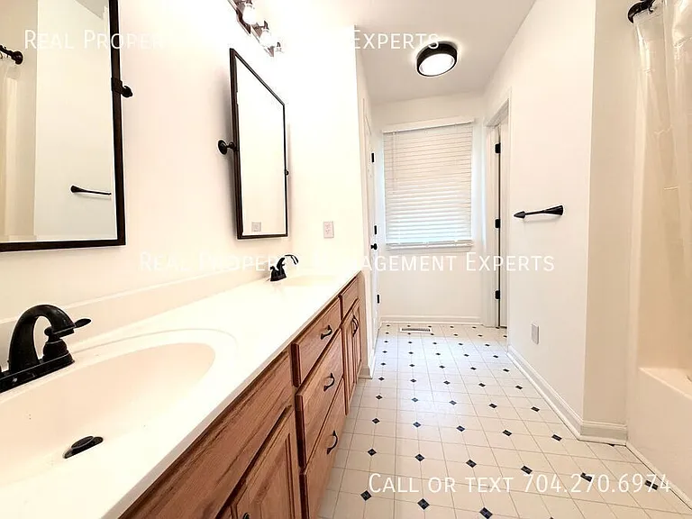 3733 Hayden Dr — Photo 10