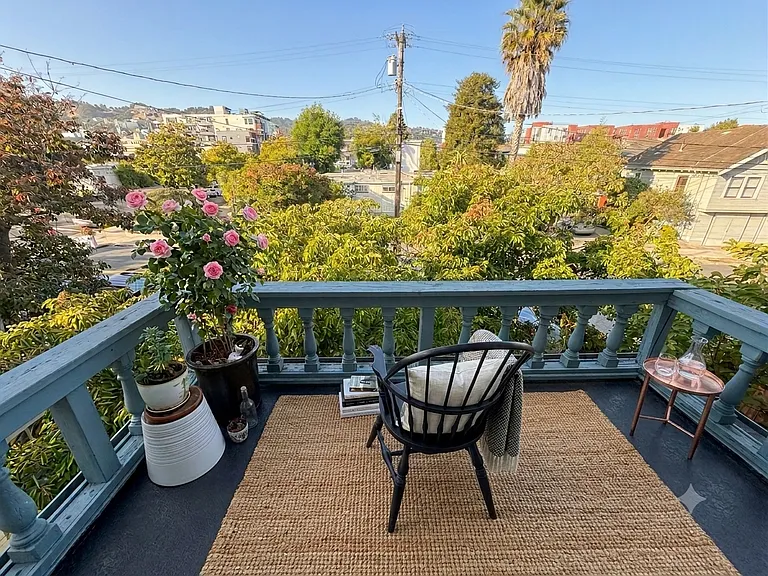 Balcony (private to Room G)