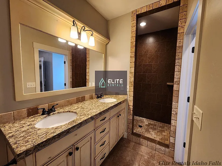 3700 Potomac Way — Photo 15