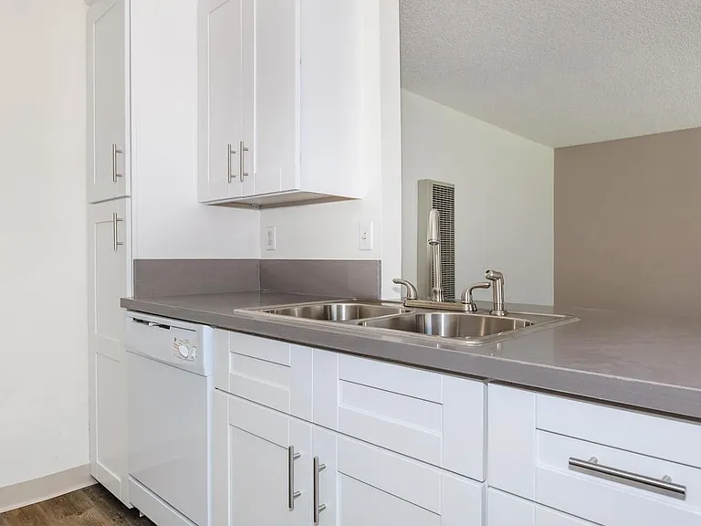 Woodglen Apartment Homes — Photo 31