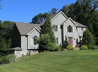 13 Tupelo Rd, Westport, MA 02790