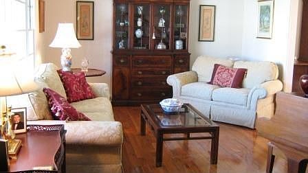 1st image of 15 Hunt Wood Dr