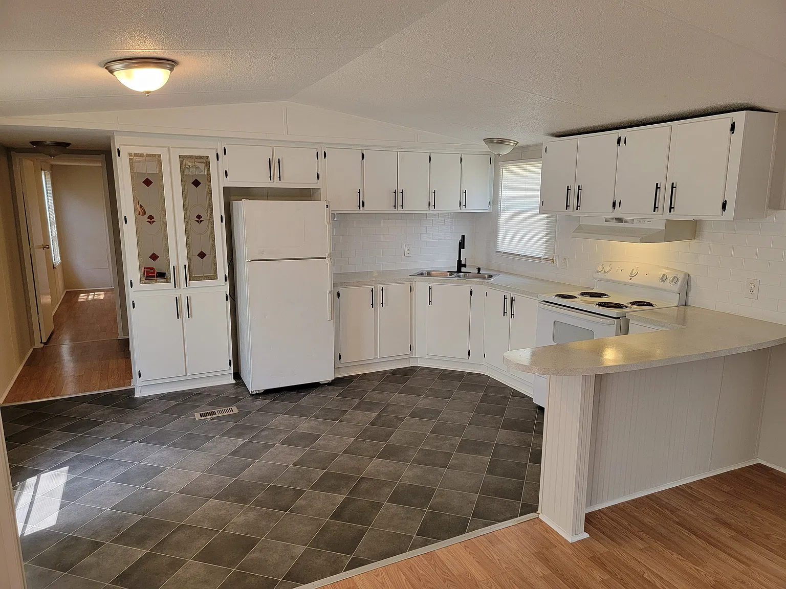 3 bed, $1,580 — Photo 4