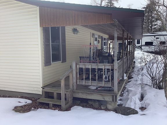 3rd image of 823 Town Line Rd