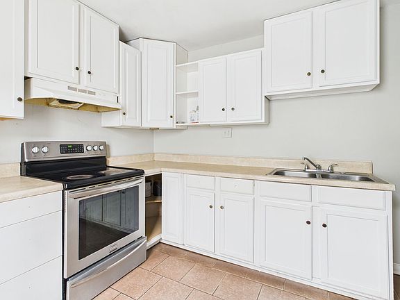 5th image of 4707 Castlewood Rd