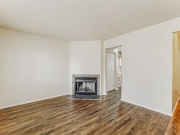 4th image of 567-579 Winnie Way #571