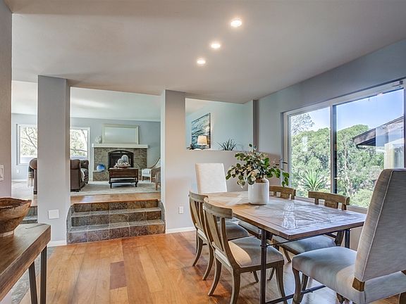 Formal dining towards living