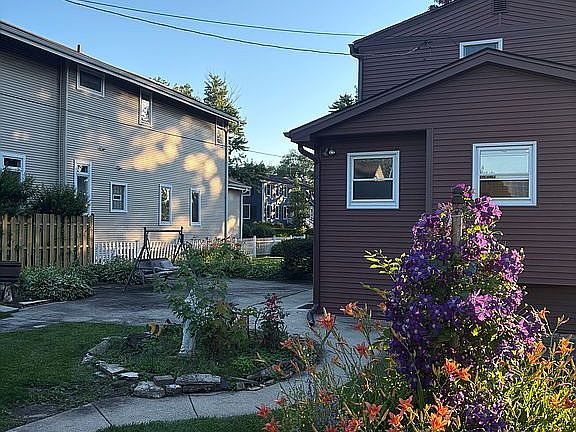 3rd image of 6345 N Nordica Ave #1