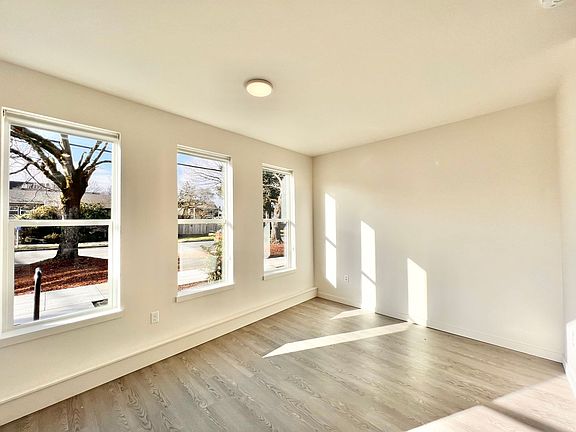 4th image of 7562 N Emerald Ave #7564