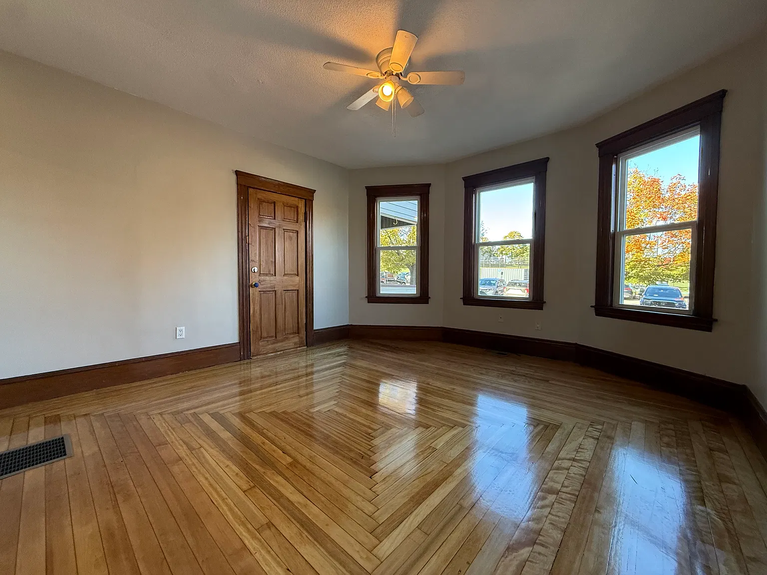 2 bed, 1100 sqft, $1,875 — Photo 2