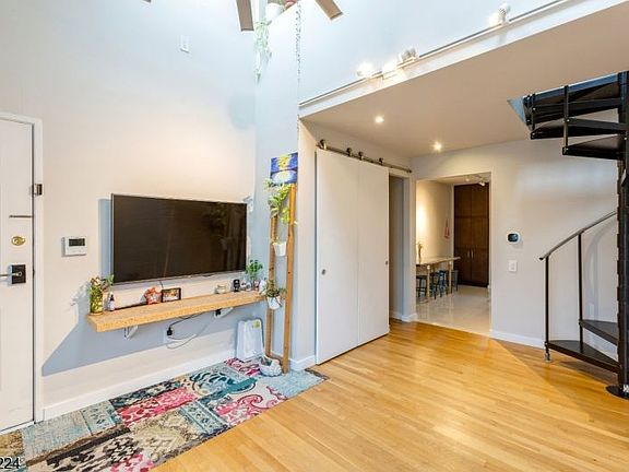 4th image of 167 New York Ave APT 23