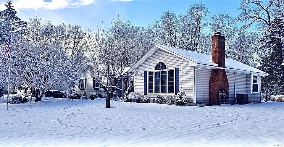 1st image of 13 Timberline Dr