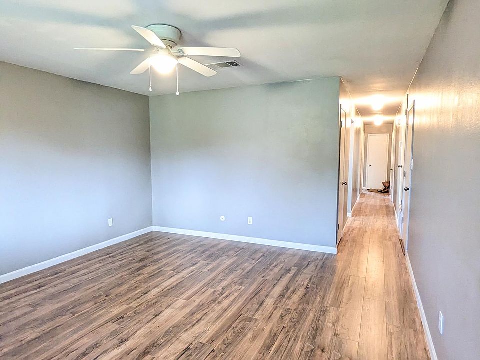 1006 Hayden St, El Campo, TX 77437 Zillow