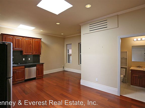 2nd image of 736 Washington St #7