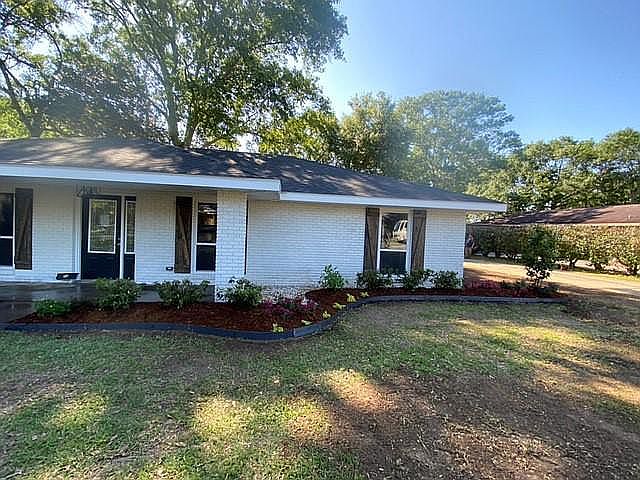 1st image of 304 Thomas Nolan Dr