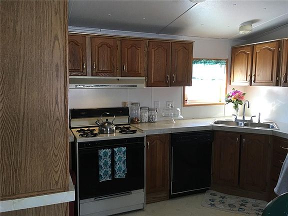 3rd image of 546 Rockview Dr