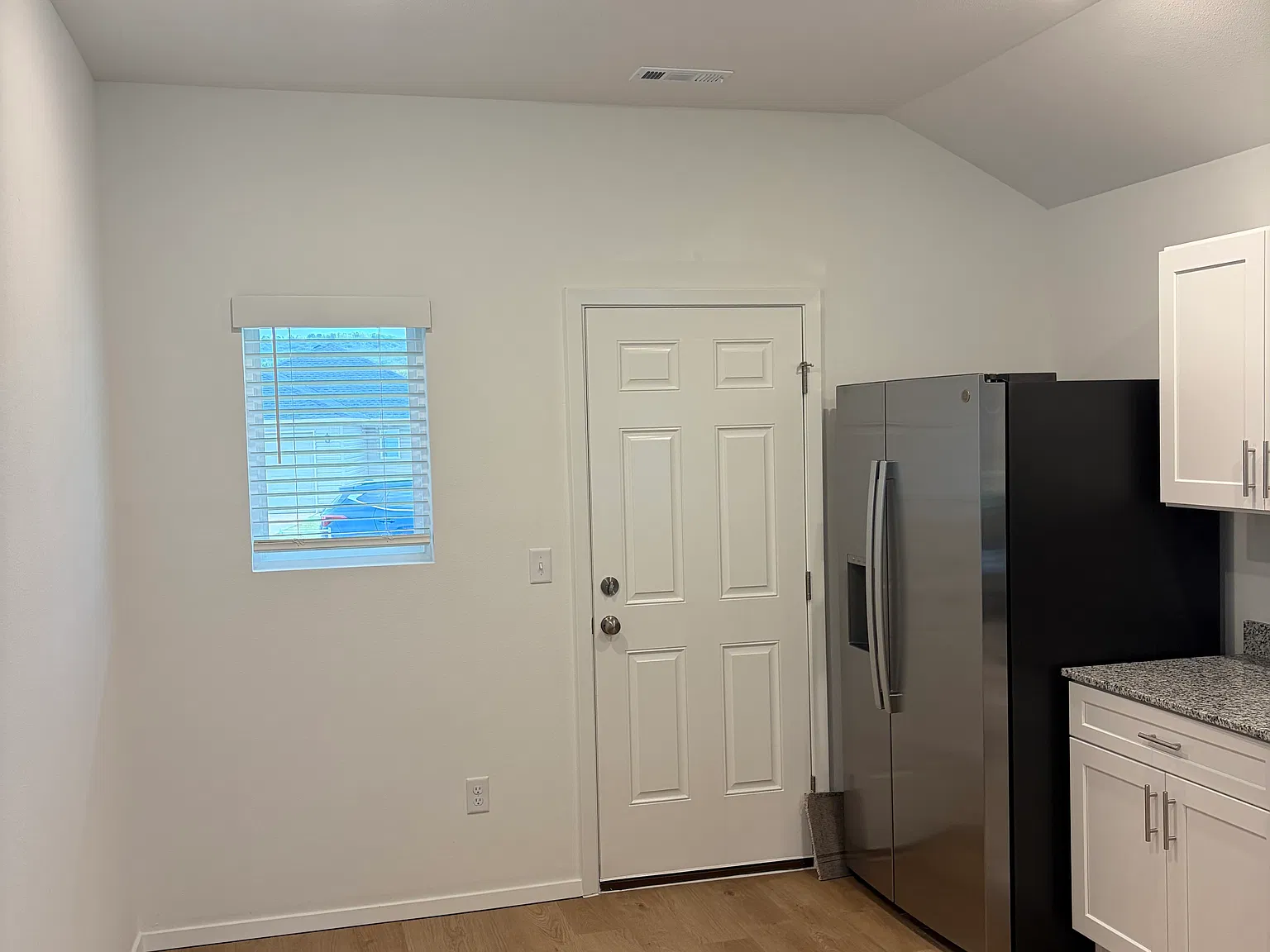 3 bed, 1303 sqft, $1,650 — Photo 3