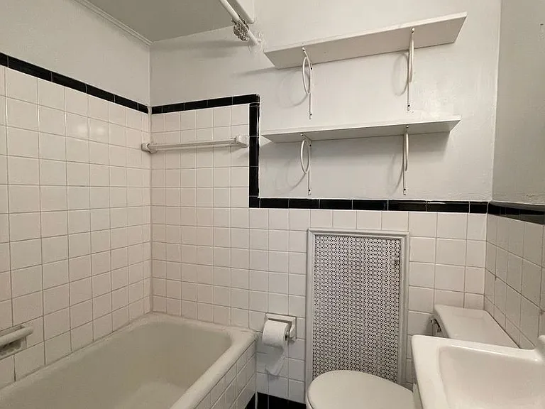 2211-13-15 Spruce Street — Photo 11