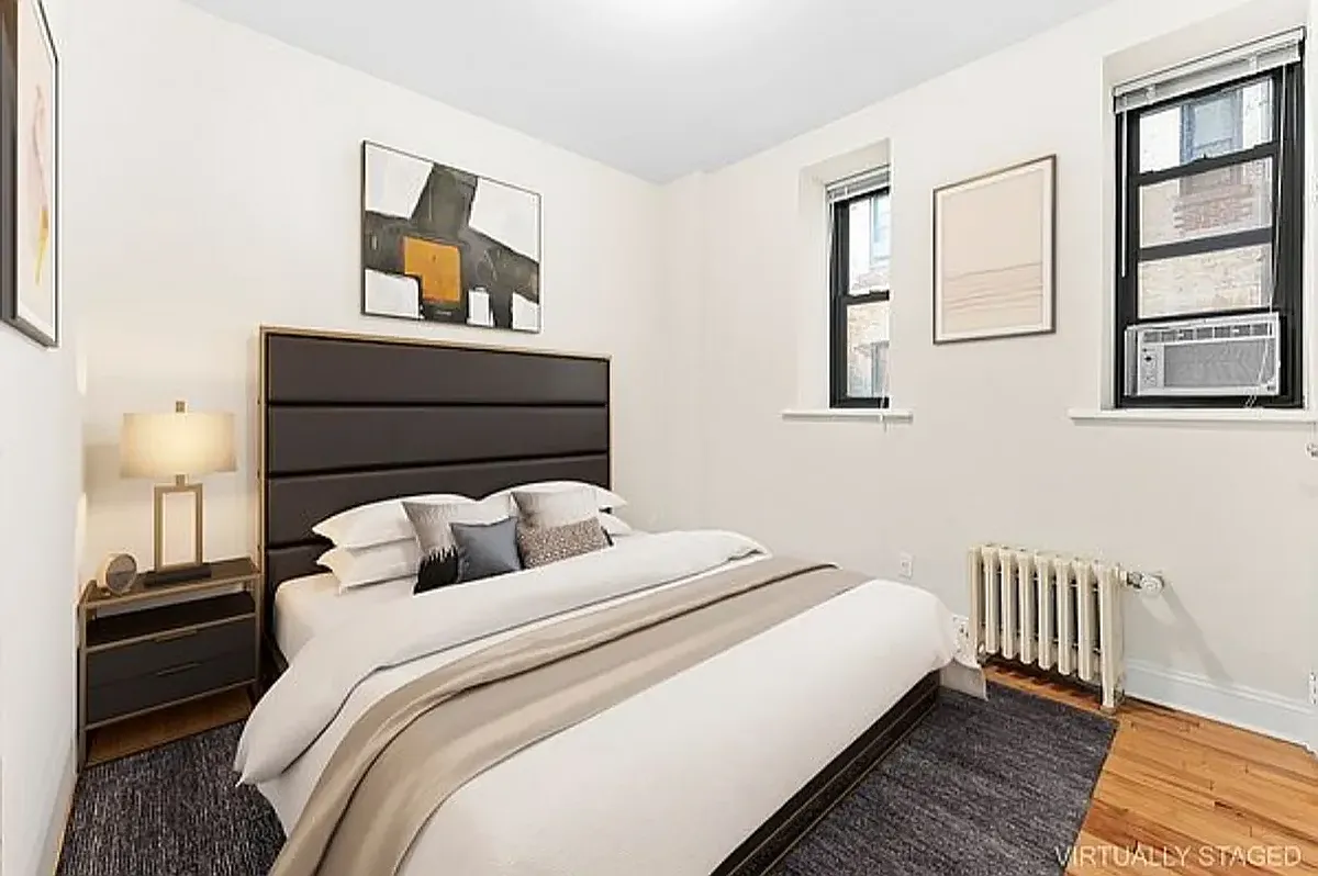 Building Photo - 150 W 47th St #B