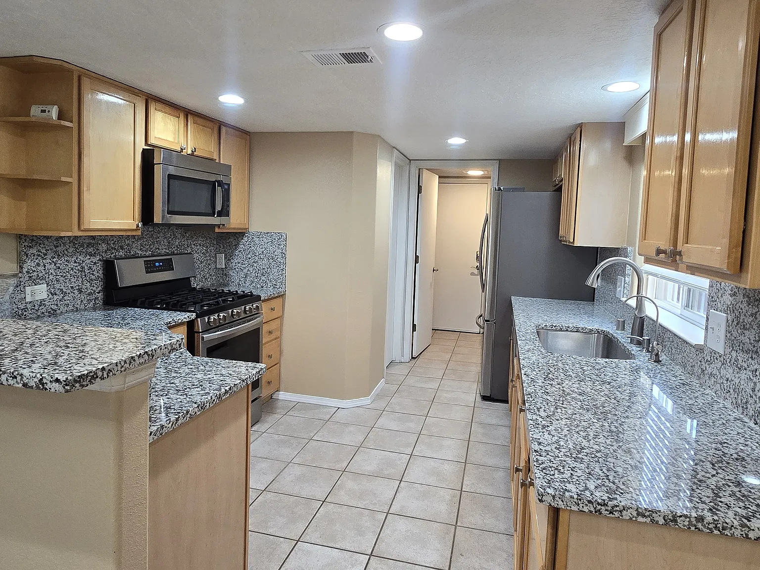 4 bed, 1736 sqft, $2,500 — Photo 4