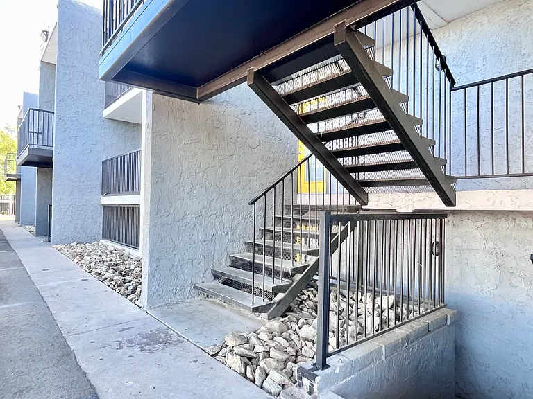 15 Melrose — Photo 35